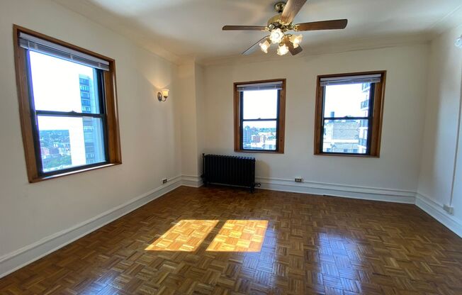 Studio, 1 bath, 320 sqft, $1,385, Unit 273-1410