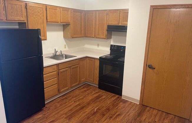 2 beds, 1 bath, $1,050, Unit High, 471 1C