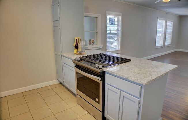 2 beds, 1 bath, 770 sqft, $1,250, Unit 4615 E 4th Place