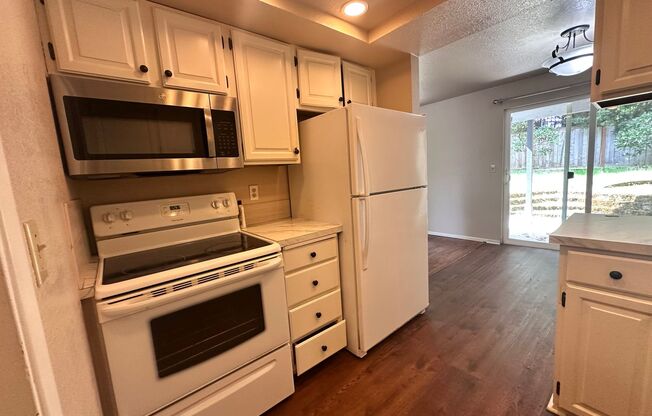 Charming Bellevue Rental – Available May 1st!