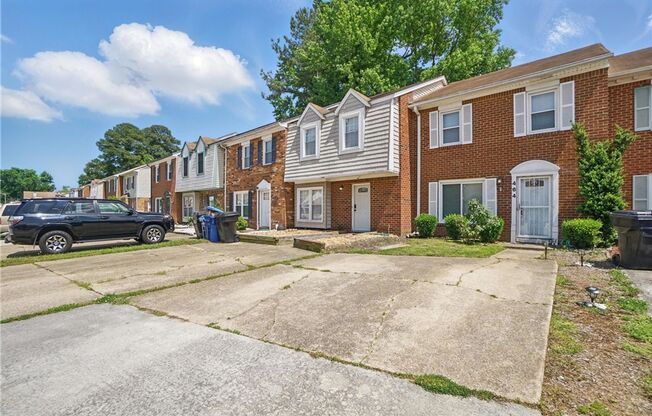 Stylish Townhouse in Prime VA Beach Location!