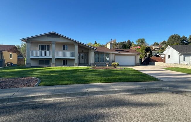 Beautiful Tri Level Home in Kennewick!