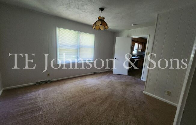 3 beds, 1.5 baths, $1,295