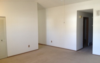 2 beds, 1 bath, $1,600