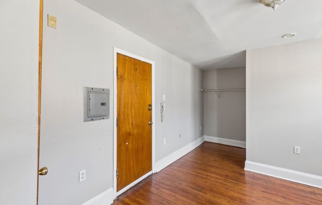 Studio, 1 bath, 400 sqft, $890, Unit A32