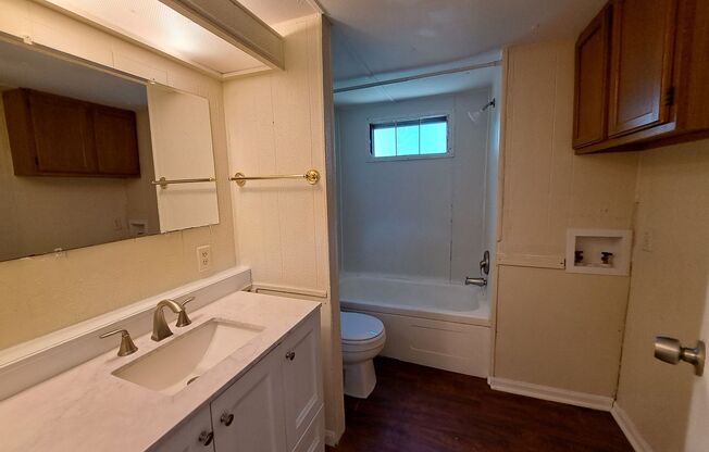 2 beds, 1 bath, $825