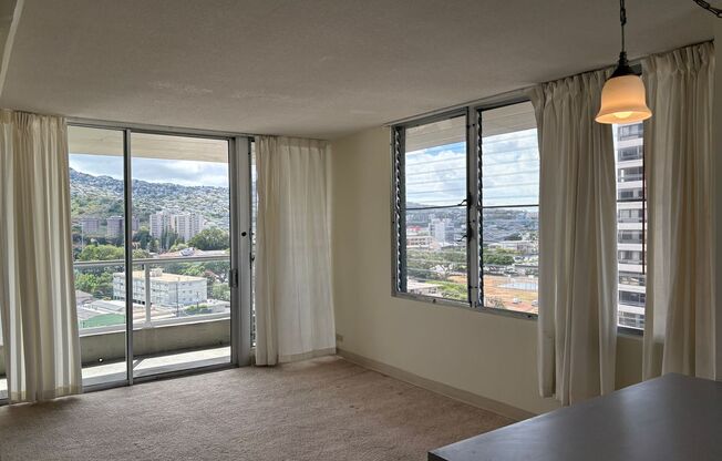 HONO HALE TOWERS …A GEM IN MOILIIILI.       CLEAN and IMMACULATE!