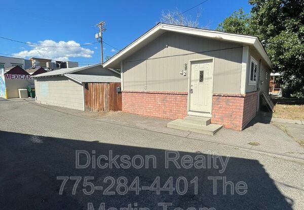 2 beds, 1 bath, 800 sqft, $1,600