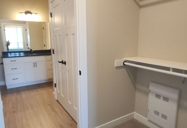 1 bed, 1 bath, 780 sqft, $1,395, Unit 880-209