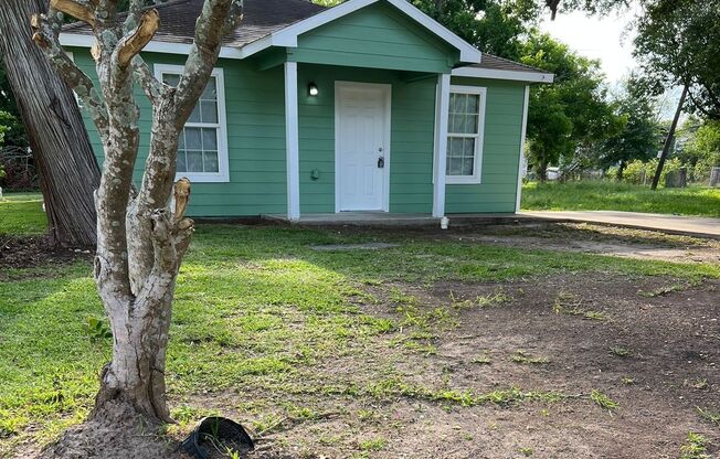Cute 2 Bed / 1 bath home in Beaumont! Move in ready!