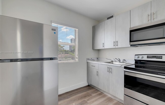1710 NW 1 CT