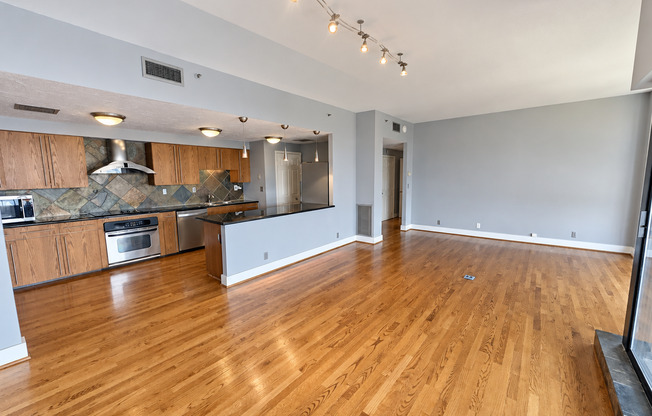2 beds, 2 baths, $3,395, Unit # 1703