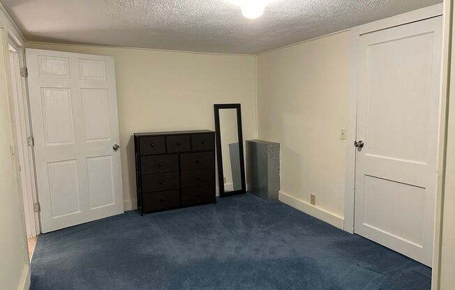 3 beds, 1 bath, $925