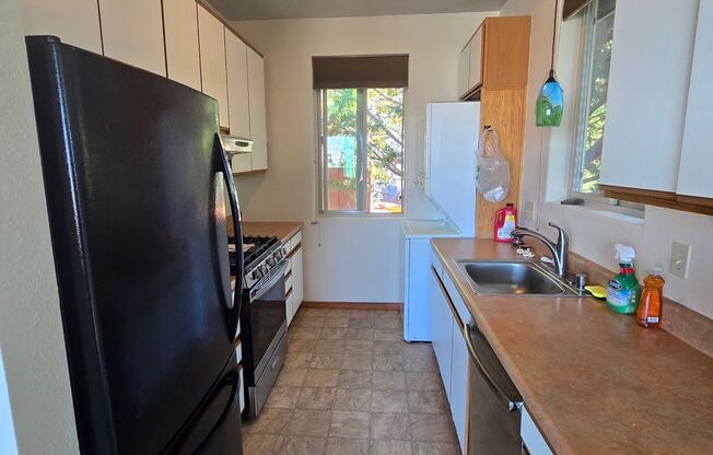 Beautiful 2nd story unit with beautiful view in Point Richmond