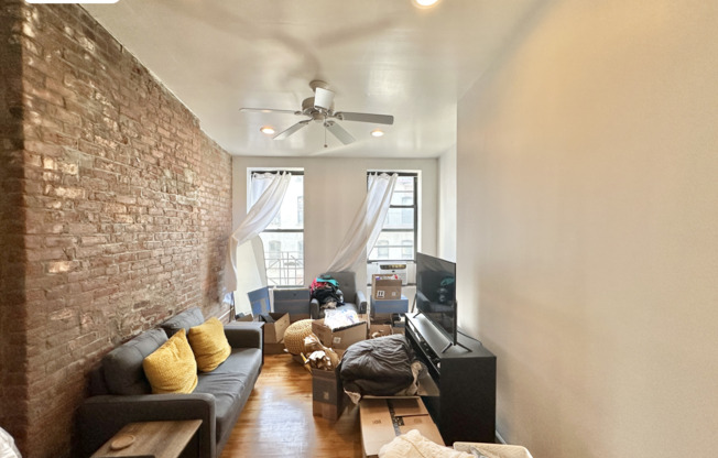 215 E 118 ST