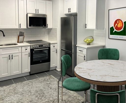 1 bed, 1 bath, 650 sqft, $2,850, Unit 33