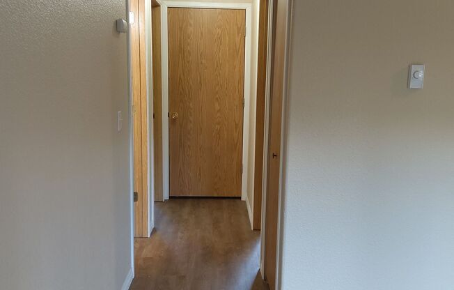 2 beds, 1 bath, 750 sqft, $1,375, Unit Bluff-6