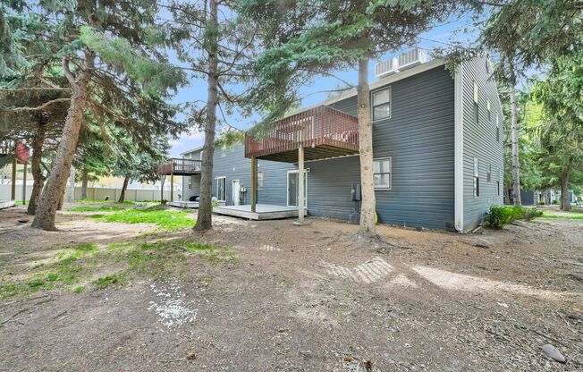 2 beds, 1 bath, 900 sqft, $1,200, Unit P-2