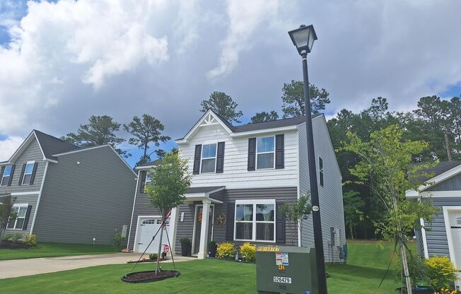 Outstanding Four Bedroom Home Less Than 10 Minutes Away from Ft Jackson!
