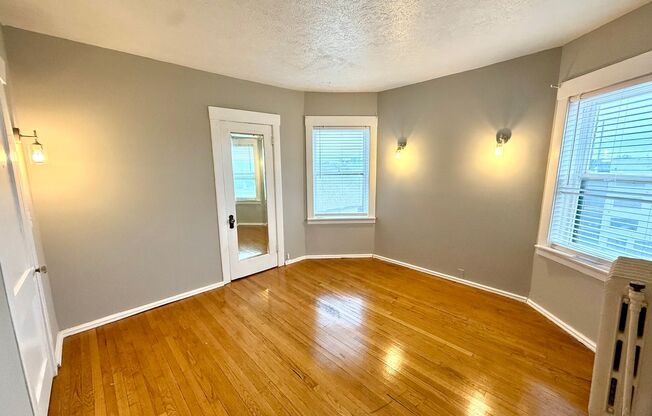 3 beds, 1.5 baths, $1,750, Unit 3801 Jones Street-Unit 6