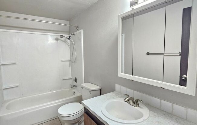 1 bed, 1 bath, 571 sqft, $995, Unit 44