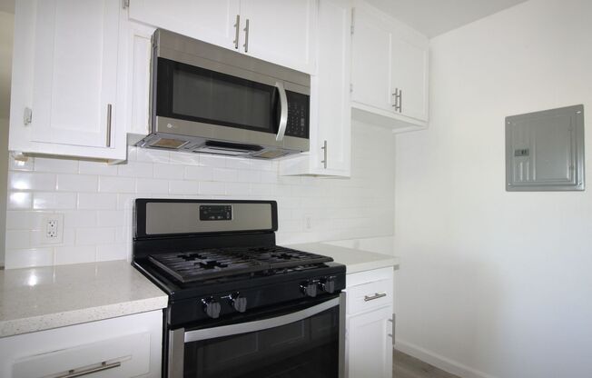 2 beds, 1 bath, $2,195, Unit 8