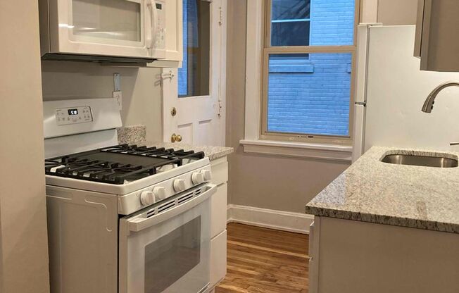 1 bed, 1 bath, 560 sqft, $1,095, Unit 3409-82