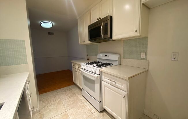 2 beds, 2 baths, $2,250, Unit #446