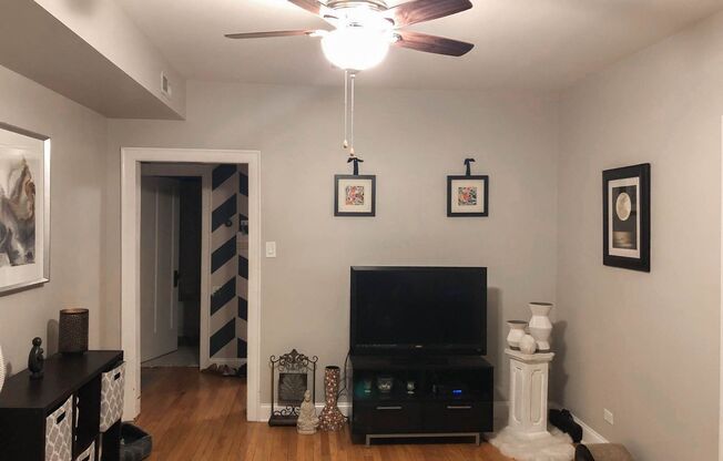 1 bed, 1 bath, 716 sqft, $1,995, Unit 4808-3W