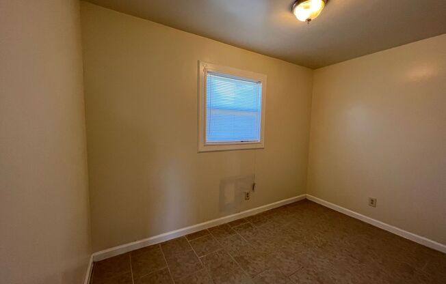 3 beds, 1 bath, $1,250