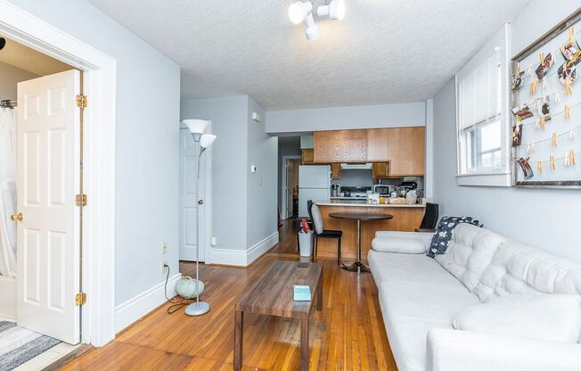 2 beds, 2 baths, $1,095, Unit 1