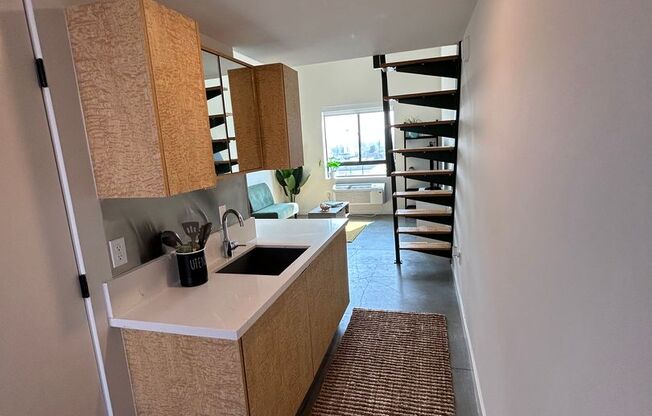 Studio, 1 bath, 305 sqft, $2,045, Unit 667