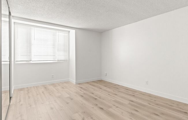 1 bed, 1 bath, 690 sqft, $1,995, Unit 075