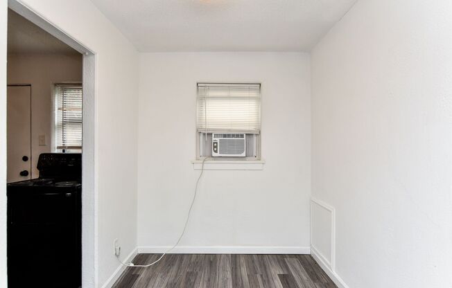 2 beds, 1 bath, 800 sqft, $850, Unit 116 C