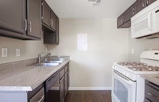 Welcome to Superior Place Apartments and Townhomes in Northridge