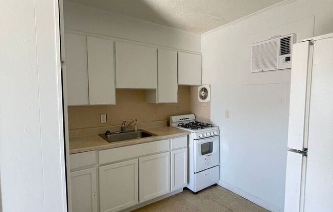 Studio, 1 bath, 373 sqft, $525, Unit 8