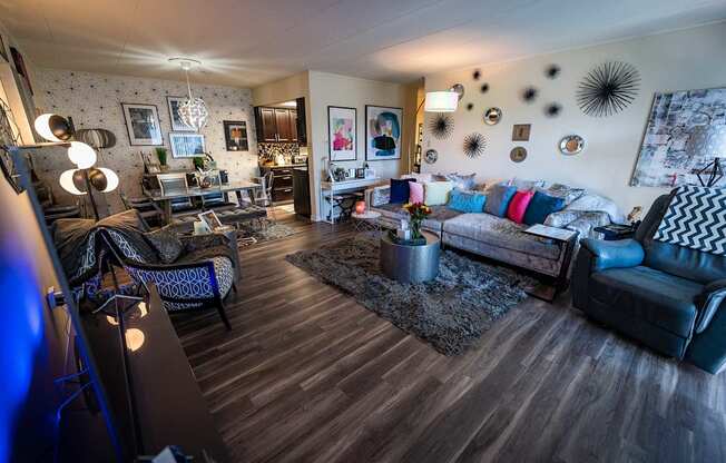 Laurel Village Apartments 2BD Living 003