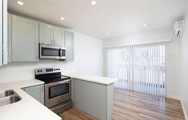 2 beds, 1 bath, $2,495, Unit 1C