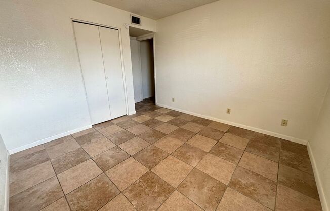 3 beds, 1 bath, $850, Unit Unit A