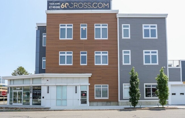 2 beds, 2 baths, 918 sqft, $3,595, Unit 220