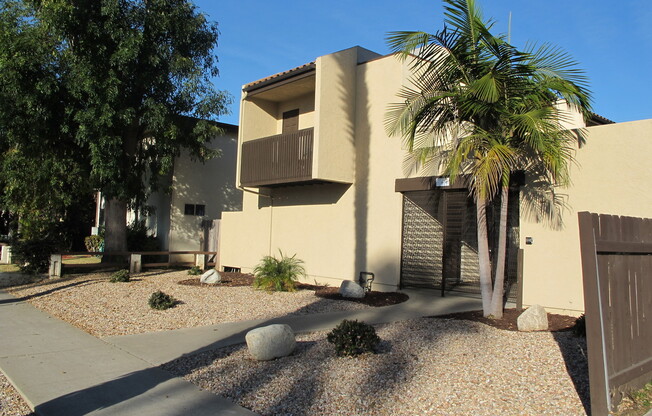 WALK TO THE BEACH! 2BD/1.5BA TOWNHOME IN PACIFIC BEACH! $3,195/mo!