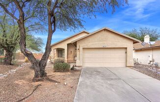 Sunlit Serenity in Rita Ranch – Vaulted Ceilings & Spacious Backyard Oasis