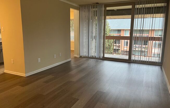 2 beds, 1 bath, 1,069 sqft, $2,545