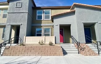 STUNNING LIKE NEW TOWNHOME 3 BEDROOM / 2.5 BATHROOMS, 2 CAR GARAGE TOWNHOME!