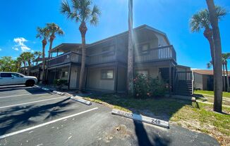 2 Bedroom, 2 bathroom condo For Rent in Town N Country!