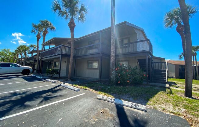 2 Bedroom, 2 bathroom condo For Rent in Town N Country!