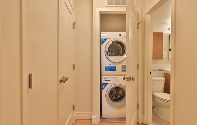 Studio, 1 bath, 440 sqft, $2,295, Unit 0220