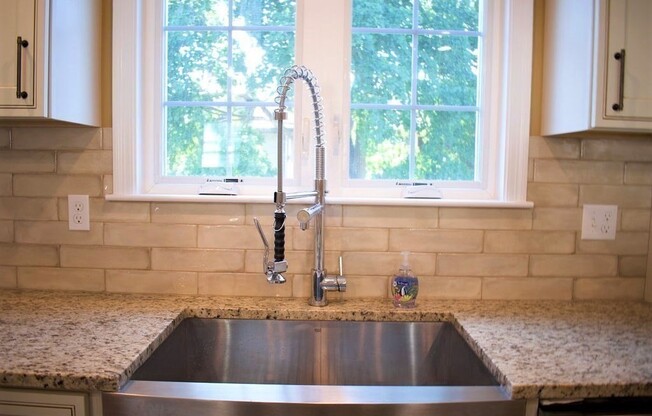 2 beds, 1 bath, 900 sqft, $2,600, Unit 2