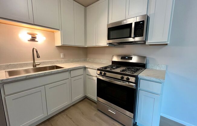 3 beds, 2 baths, $1,695, Unit 224