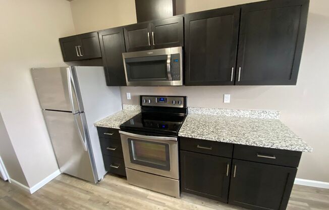 2 beds, 2 baths, 952 sqft, $1,500, Unit 302